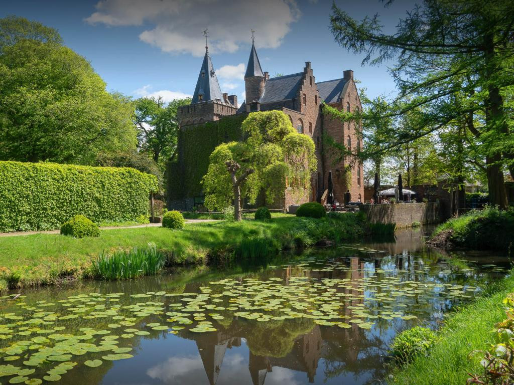 Hof Sypesteyn aan de slotgracht