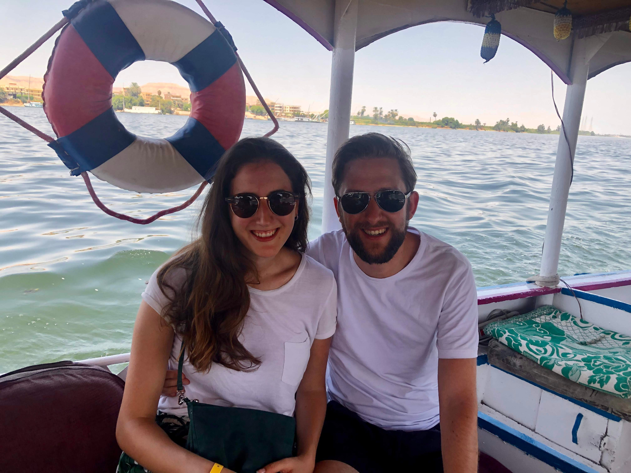 Laura en Thomas samen op een boot