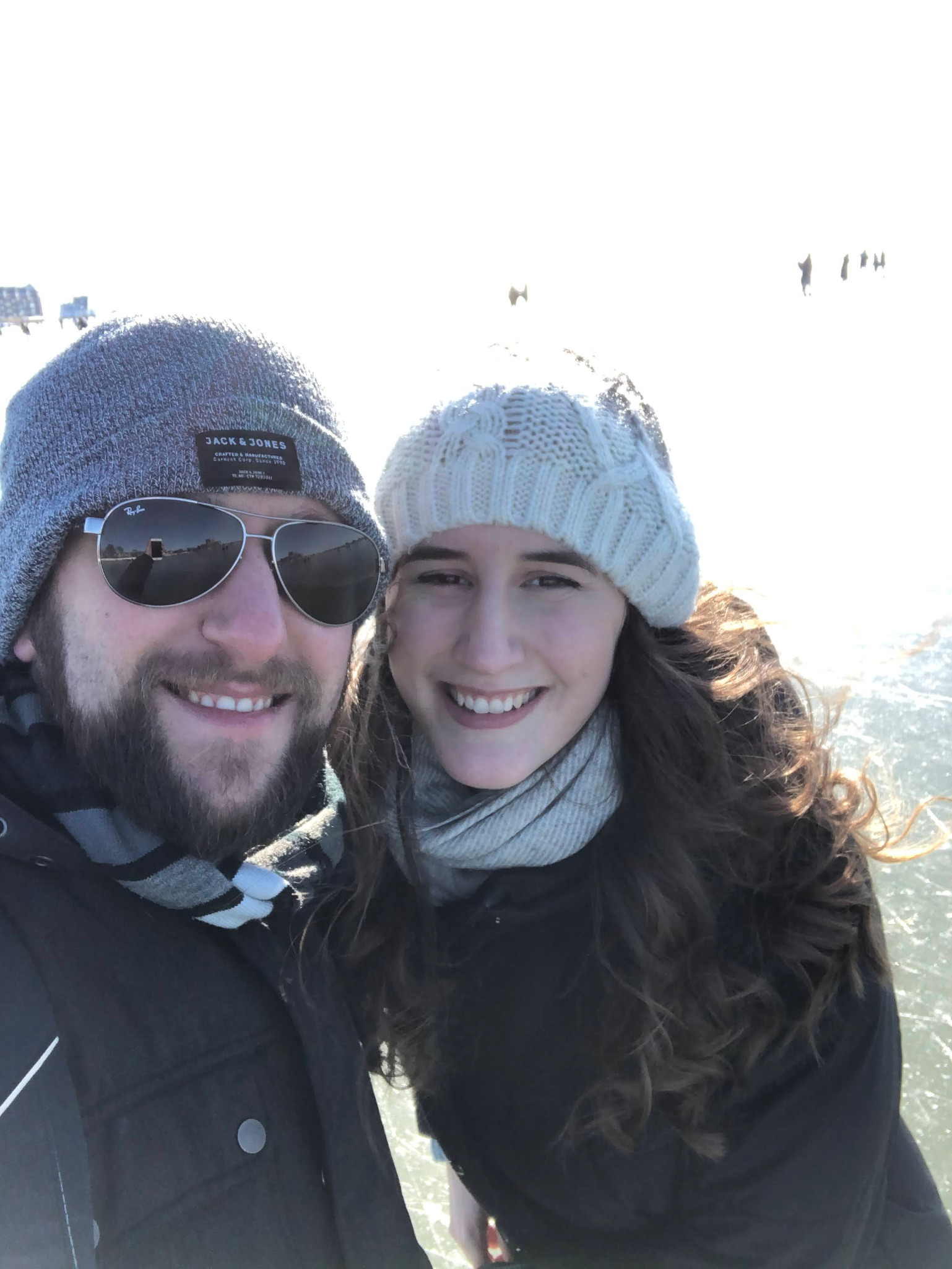 Laura en Thomas samen buiten in de winter